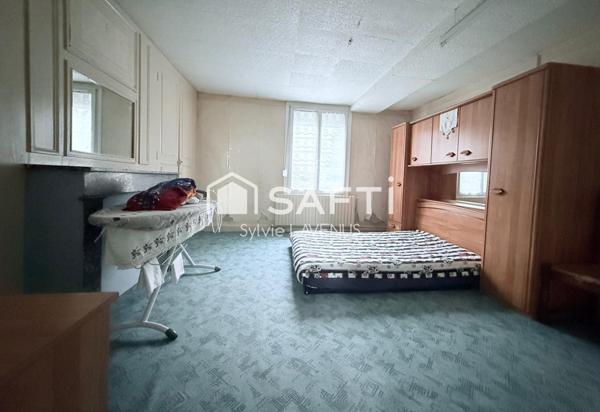 A Belleu 02, idéal investisseur, maison à rénover de 201 m2 avec 6 chambres, sur son terrain de 1593 m2.