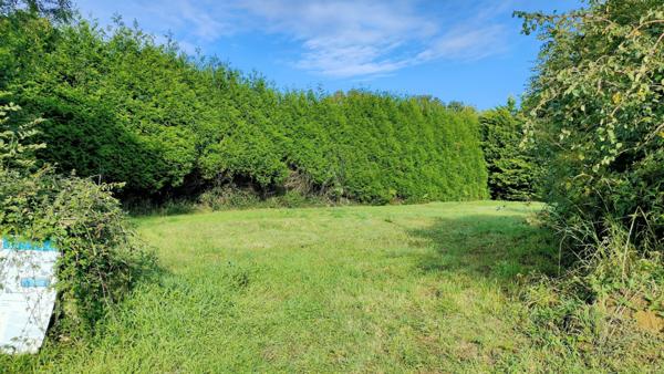 TERRAIN à BATIR de plus de 1100m² dont 760 constructible