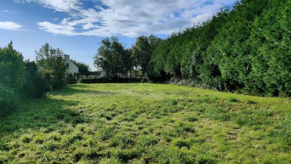 TERRAIN à BATIR de plus de 1100m² dont 760 constructible