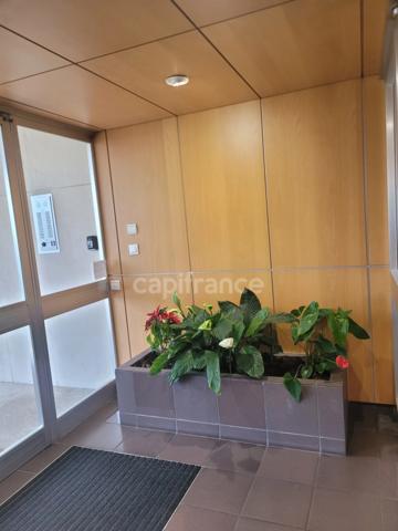 Charmant Studio Meublé avec Balcon, Vue Mer & Ville + Emplacement Garage – Idéal Investisseur