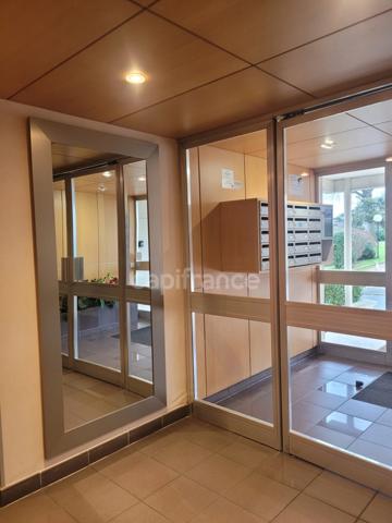 Charmant Studio Meublé avec Balcon, Vue Mer & Ville + Emplacement Garage – Idéal Investisseur