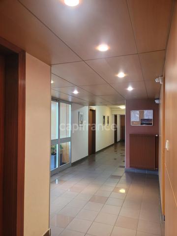 Charmant Studio Meublé avec Balcon, Vue Mer & Ville + Emplacement Garage – Idéal Investisseur