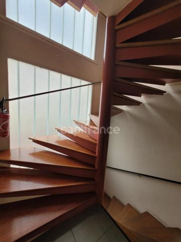 Charmant Studio Meublé avec Balcon, Vue Mer & Ville + Emplacement Garage – Idéal Investisseur