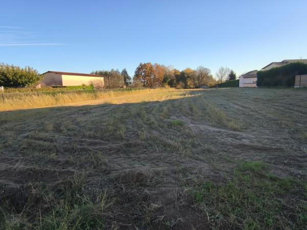 terrain  de 2528m², dont 538m² constructible sur la commune de Manziat