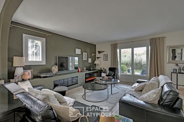 Maison rénovée avec piscine, local professionnel et son studio.