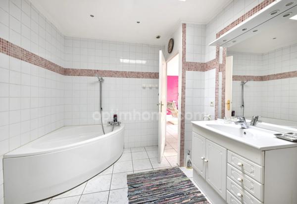 69008 - LYON - MAISON ART DÉCO 213m² + MAISON SECONDAIRE 64m² - CHARME DE L’ANCIEN - 7 CHAMBRES - STUDIO INDÉPENDANT - JARDIN - PISCINE - GARAGE - CAVE - GÎTE POSSIBLE - PROXIMITÉ TRAM T6 & MÉTRO