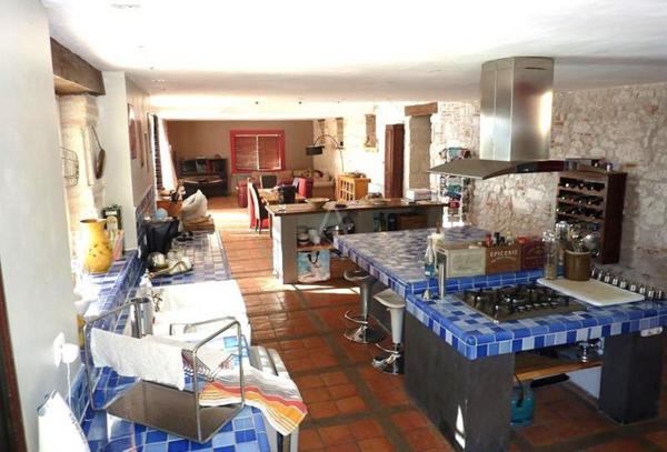 TRES RARE- BATISSE EN PIERRE RENOVEE -VUE PANORAMIQUE AVEC PISCINE - POSSIBILITE GITE