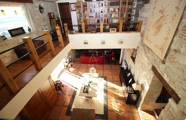 TRES RARE- BATISSE EN PIERRE RENOVEE -VUE PANORAMIQUE AVEC PISCINE - POSSIBILITE GITE