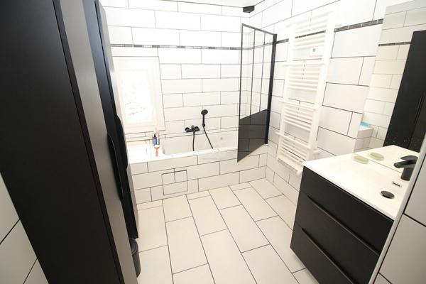 TRES RARE- BATISSE EN PIERRE RENOVEE -VUE PANORAMIQUE AVEC PISCINE - POSSIBILITE GITE