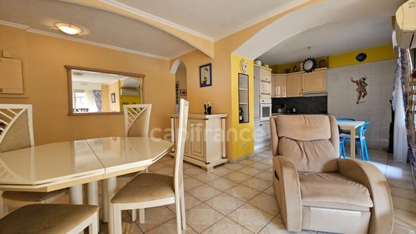 Spacieux 2 pièces traversant au cœur de Cavalaire-sur-Mer avec terrasses & garage