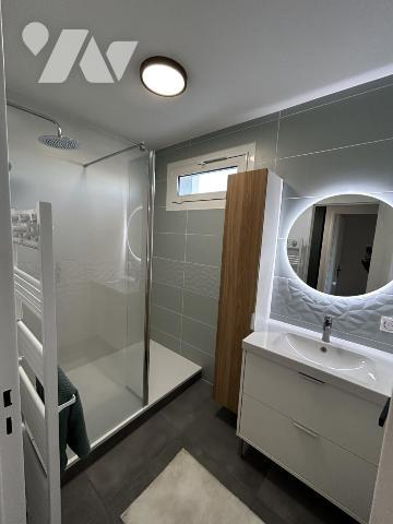 Coup de cœur assuré ! Vous rêvez d’un appartement clé en main, offrant une belle vue et aucun gros t