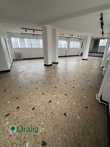 Local commercial · Location Paris (75019) 102m²