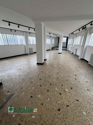 Local commercial · Location Paris (75019) 102m²