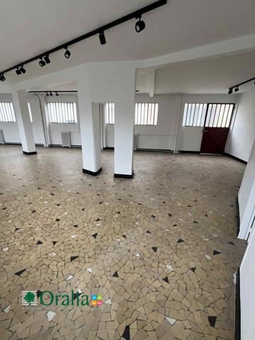 Local commercial · Location Paris (75019) 102m²