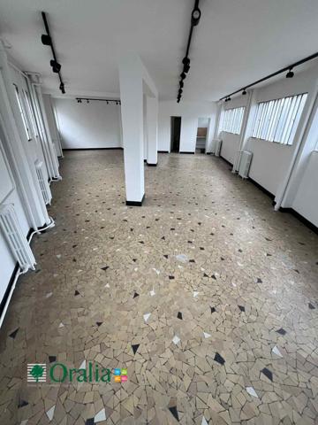 Local commercial · Location Paris (75019) 102m²
