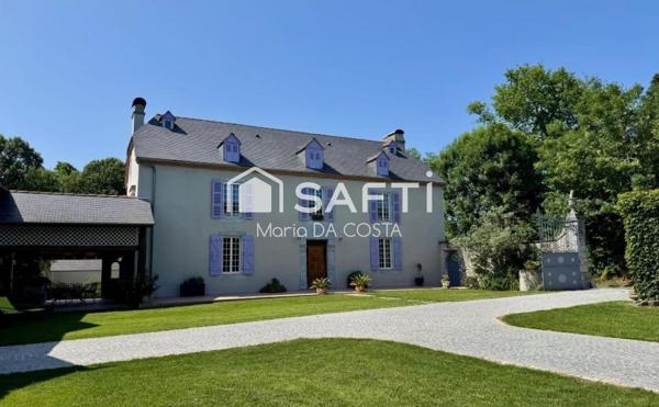 Propriété béarnaise d’exception avec granges historiques, dépendances et vue sur les Pyrénées !