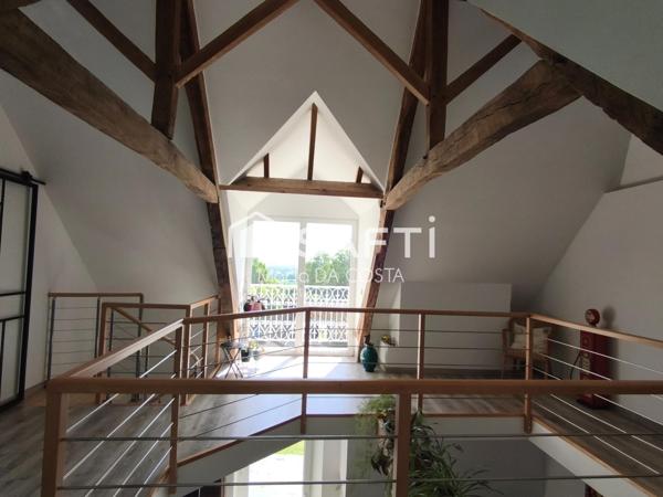 Propriété béarnaise d’exception avec granges historiques, dépendances et vue sur les Pyrénées !