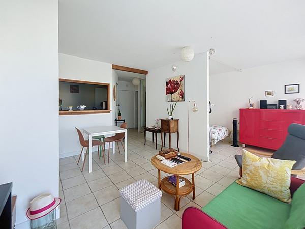Appartement T1 bis 38 m2 Angers avec balcon , cave et parking