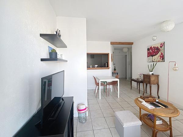 Appartement T1 bis 38 m2 Angers avec balcon , cave et parking