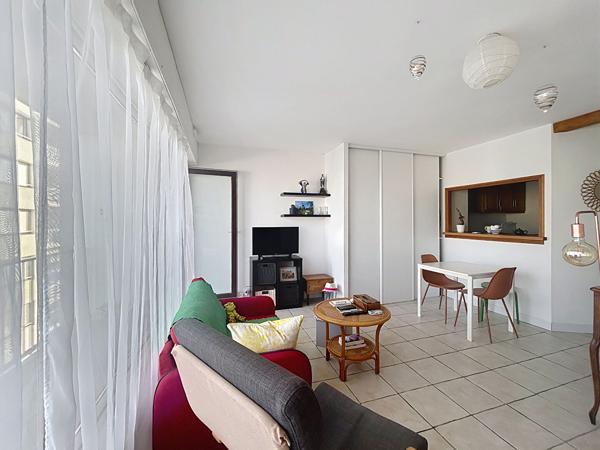 Appartement T1 bis 38 m2 Angers avec balcon , cave et parking