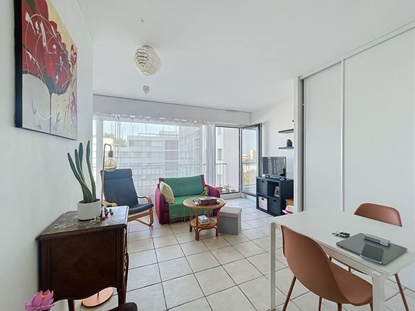 Appartement T1 bis 38 m2 Angers avec balcon , cave et parking
