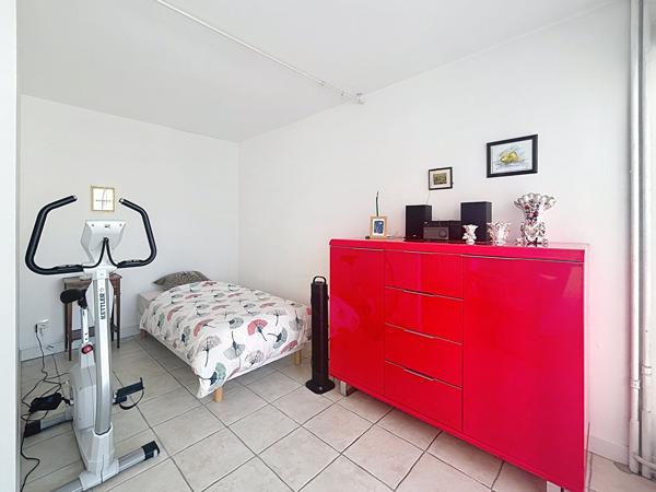 Appartement T1 bis 38 m2 Angers avec balcon , cave et parking