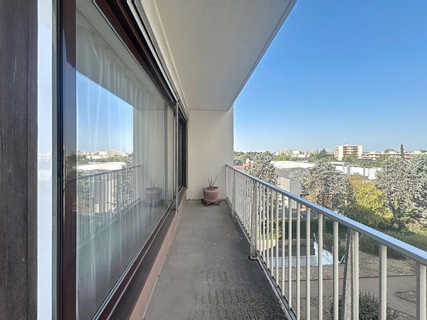 Appartement T1 bis 38 m2 Angers avec balcon , cave et parking