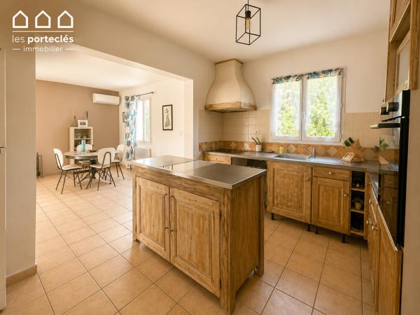 90m², 3 chambres, garage aménagé et 325 m² de jardin 220 000 €