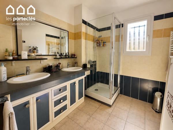 90m², 3 chambres, garage aménagé et 325 m² de jardin 220 000 €
