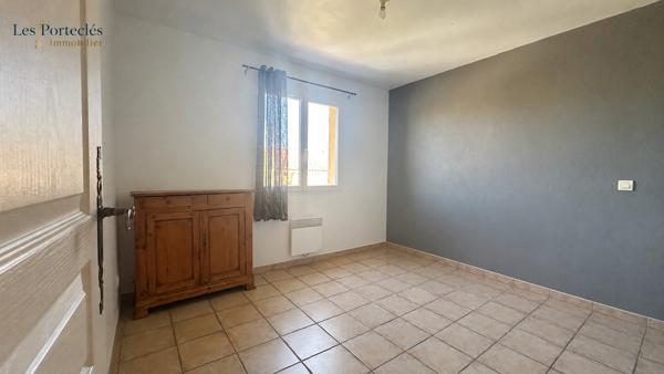 90m², 3 chambres, garage aménagé et 325 m² de jardin 220 000 €