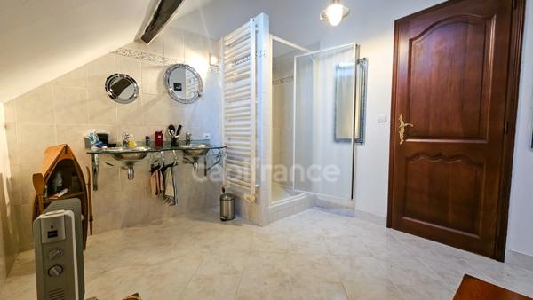 Propriete à vendre 15 pièces ETAMPES (91), 2 maisons d'habitations, 3 grandes dépendances sur terrain clos de 1308 m².