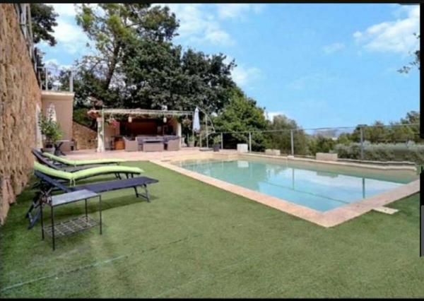 Bastide en pierre: Le Cannet Des Maures 7 pièce(s) 190 m2, terrain, piscine, Pool House,F2 indépendant