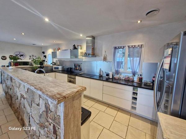 Bastide en pierre: Le Cannet Des Maures 7 pièce(s) 190 m2, terrain, piscine, Pool House,F2 indépendant