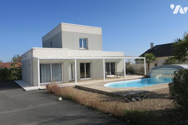 Maison T6 - Piscine - 2 Terrasses - Dépendance - Jardin. 848 m² cadastré.