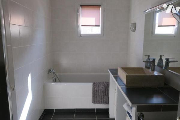 Maison T6 - Piscine - 2 Terrasses - Dépendance - Jardin. 848 m² cadastré.