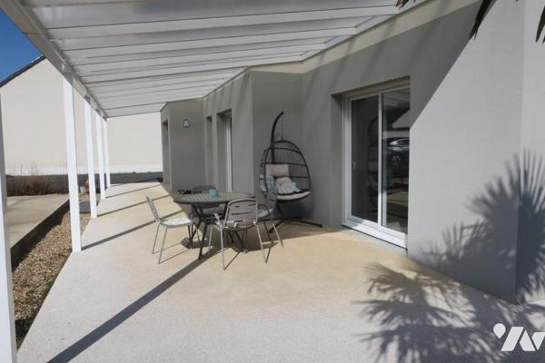 Maison T6 - Piscine - 2 Terrasses - Dépendance - Jardin. 848 m² cadastré.