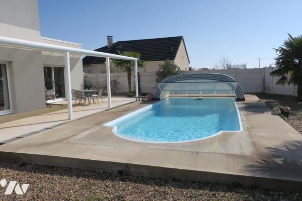 Maison T6 - Piscine - 2 Terrasses - Dépendance - Jardin. 848 m² cadastré.