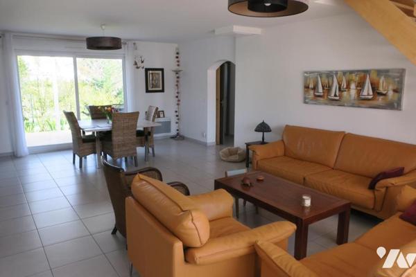 Maison T6 - Piscine - 2 Terrasses - Dépendance - Jardin. 848 m² cadastré.