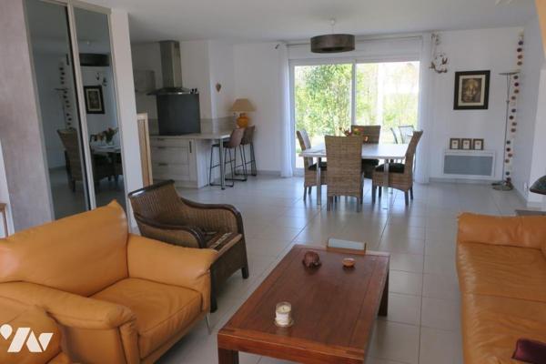 Maison T6 - Piscine - 2 Terrasses - Dépendance - Jardin. 848 m² cadastré.