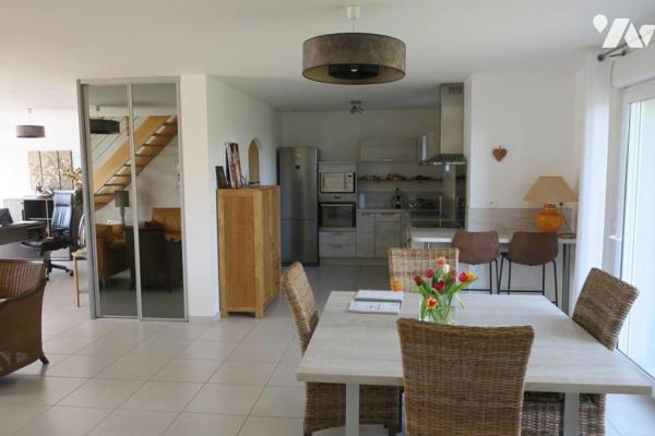 Maison T6 - Piscine - 2 Terrasses - Dépendance - Jardin. 848 m² cadastré.