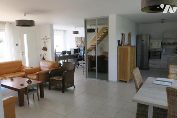 Maison T6 - Piscine - 2 Terrasses - Dépendance - Jardin. 848 m² cadastré.