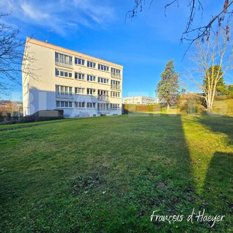 Appartement T3 72m² au 1er étage.