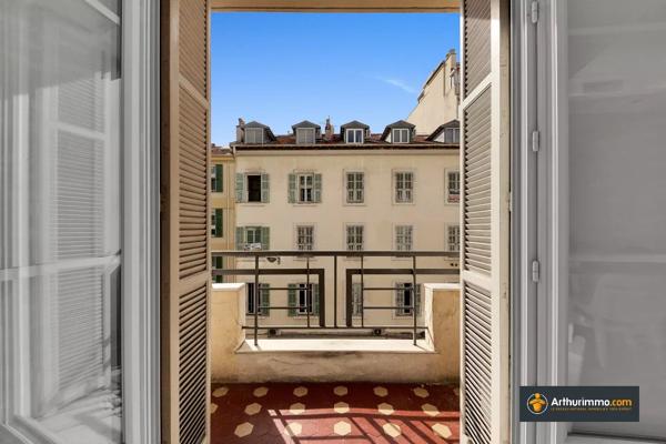Location                                                      Appartement
                        
                     2 pièces                      44 m2                     à Nice