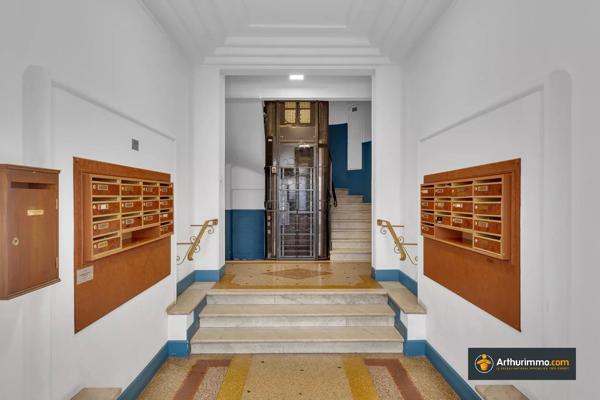 Location                                                      Appartement
                        
                     2 pièces                      44 m2                     à Nice