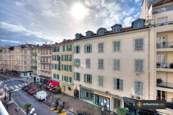 Location                                                      Appartement
                        
                     2 pièces                      44 m2                     à Nice