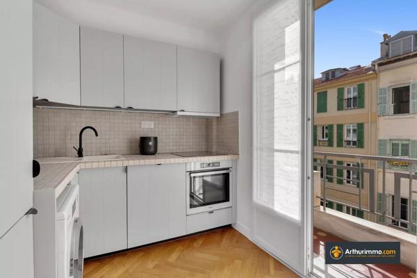 Location                                                      Appartement
                        
                     2 pièces                      44 m2                     à Nice