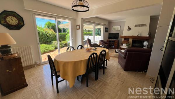 Entre Pluneret et Sainte-Anne-d'Auray, maison familiale avec vie de plain-pied et grand jardin.