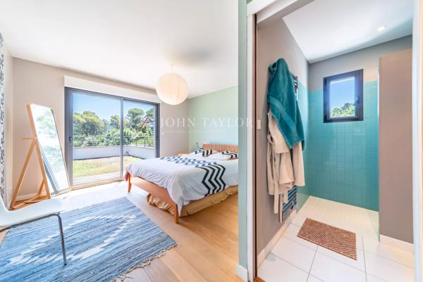 A VENDRE Exceptionnelle propriété contemporaine avec vue dominante et prestations haut de gamme à Pernes-les-Fontaines Provence