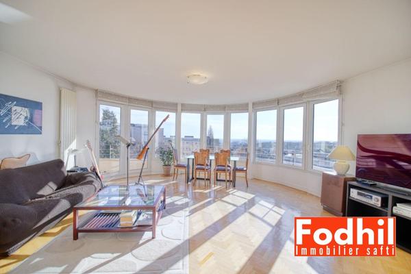 Appartement familial 5  pièces avec 2 parkings et une cave.