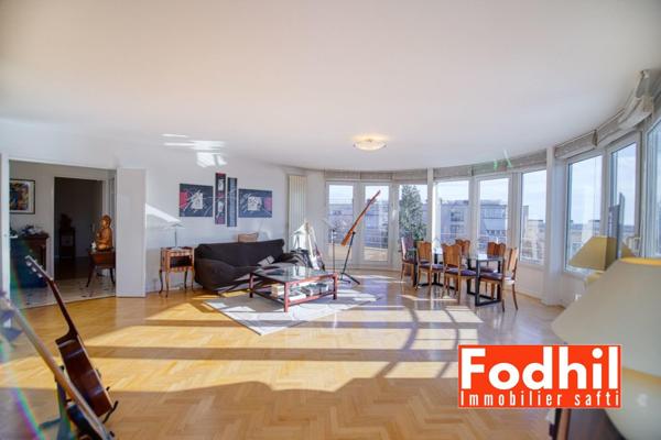 Appartement familial 5  pièces avec 2 parkings et une cave.